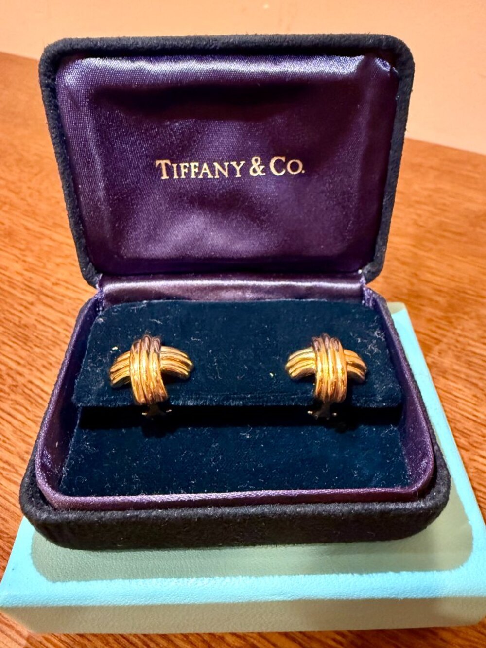 Tiffany & Co 18K Gold Knot Earrings Vintage Signature X Yellow Gold Studs w Box - Picture 4 of 9